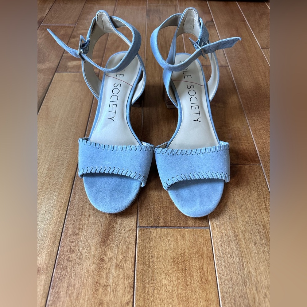 low heel shoes